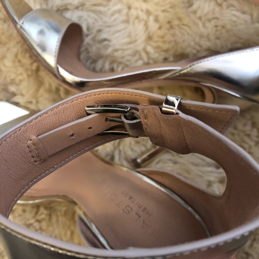 HALSTON HERITAGE gold heels size 7 - Picture 4 of 5